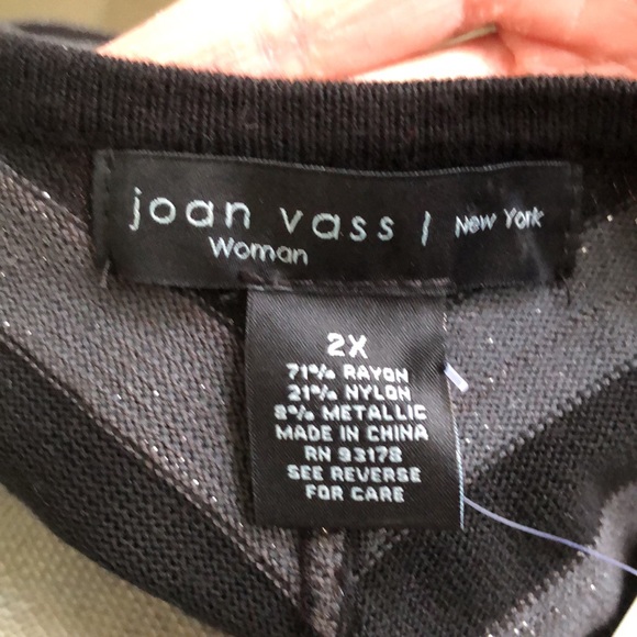 New Joan Vass women’s shimmer top.  Size 2X.  Black and metallic silver shimmer. - Picture 8 of 9
